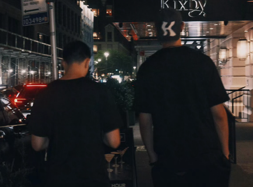 现在还是不, 很多帅照