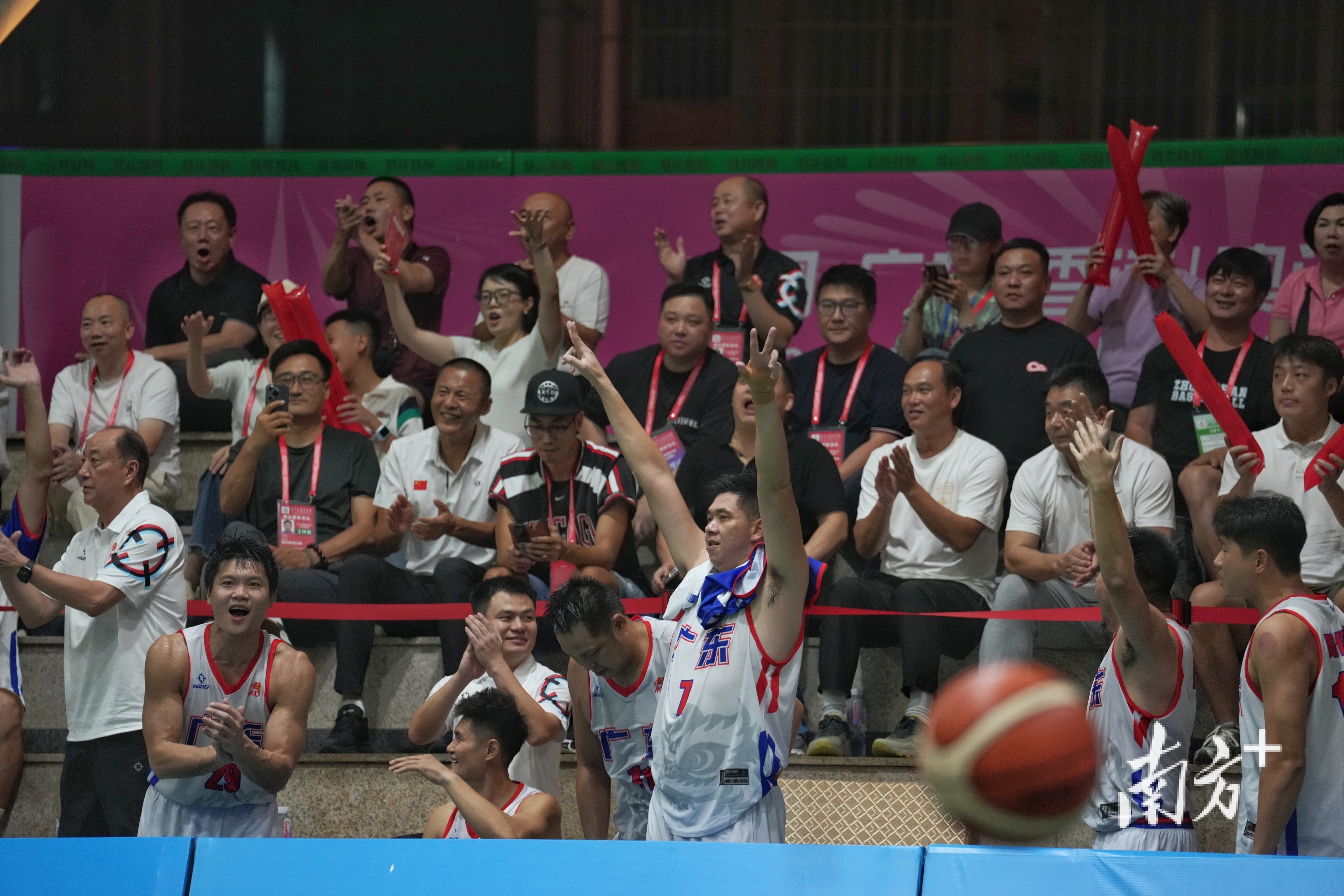 随着比赛深, yid, 队和福建队